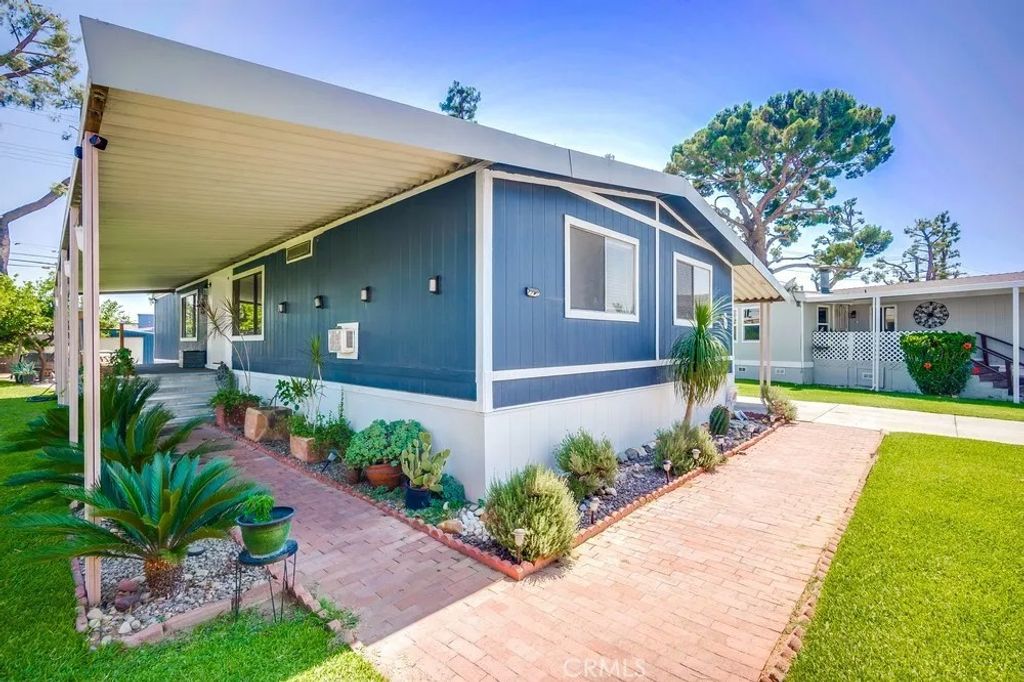 Photo of 17400 Valley Blvd, Fontana, CA 92335 (MLS # PW26055210)