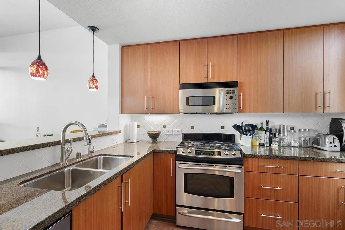 325 7Th Ave 211