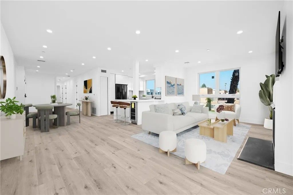 Photo of 4214 Fulton Avenue #302, Studio City, CA 91604 (MLS # SR25278382)