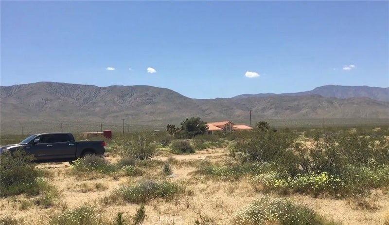48364 Saddle Rock