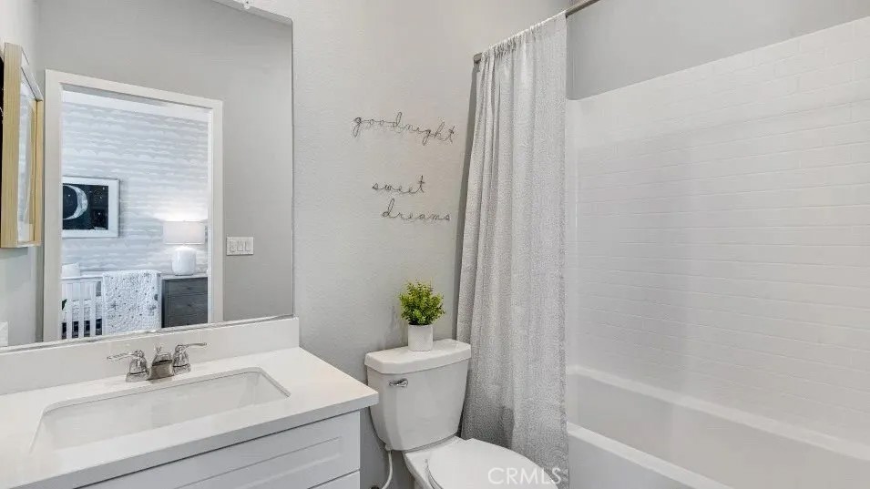 2863 E Amberley Privado