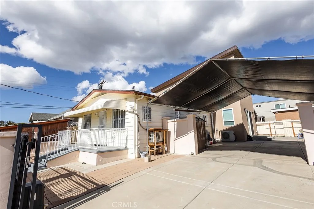 4284 Dwight
