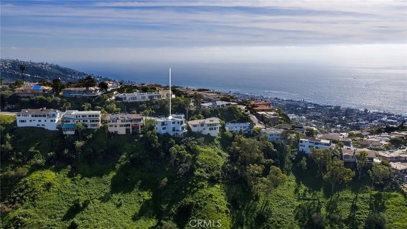 1425 Skyline Drive