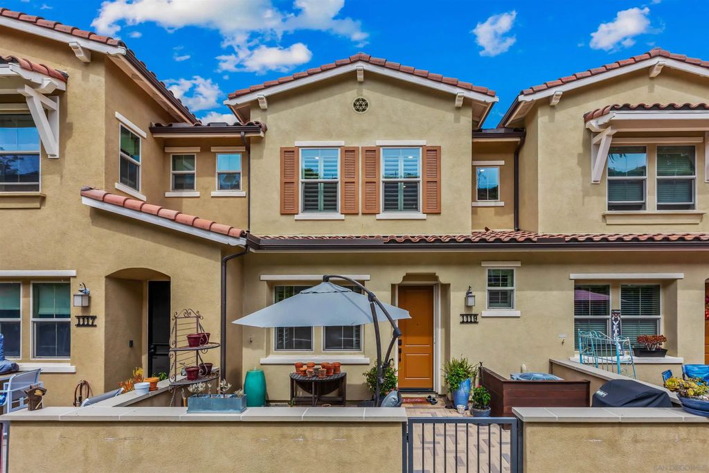 Photo of 1119 Delpy View Ln, Vista, CA 92084 (MLS # 250039415)
