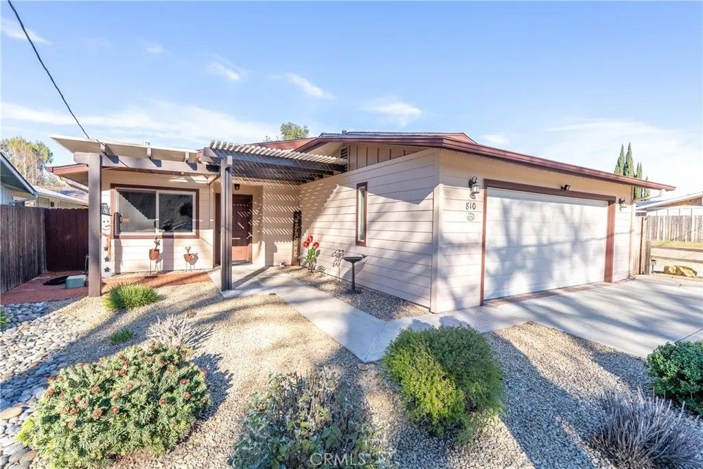 Photo of 810 Forest Ave, Templeton, CA 93465 (MLS # NS26009717)
