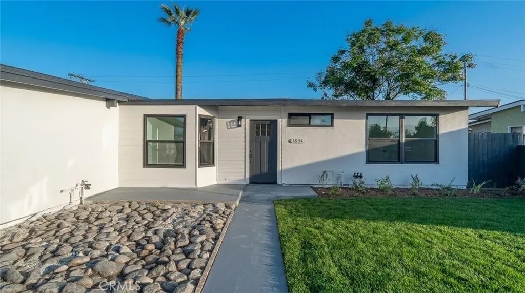 1834 E Holly Oak