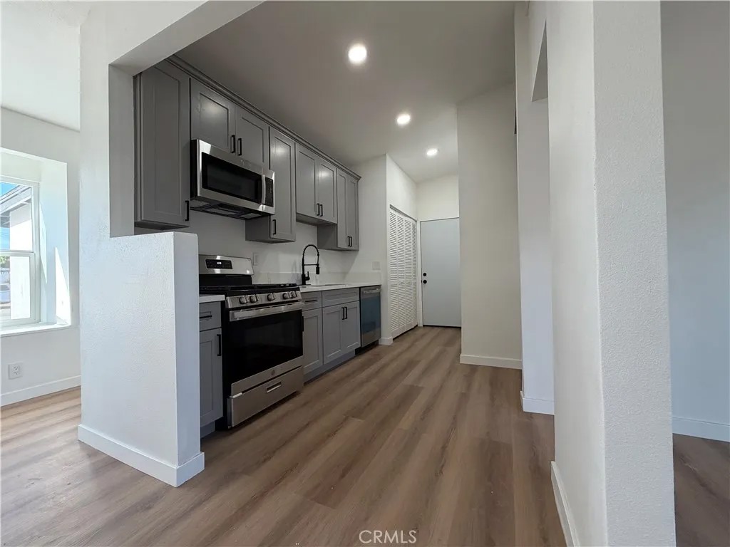 1834 E Holly Oak