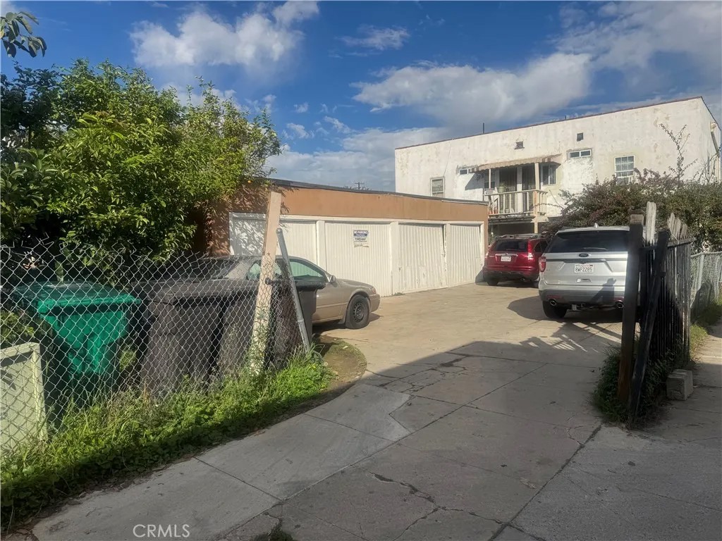 1443 E 7th