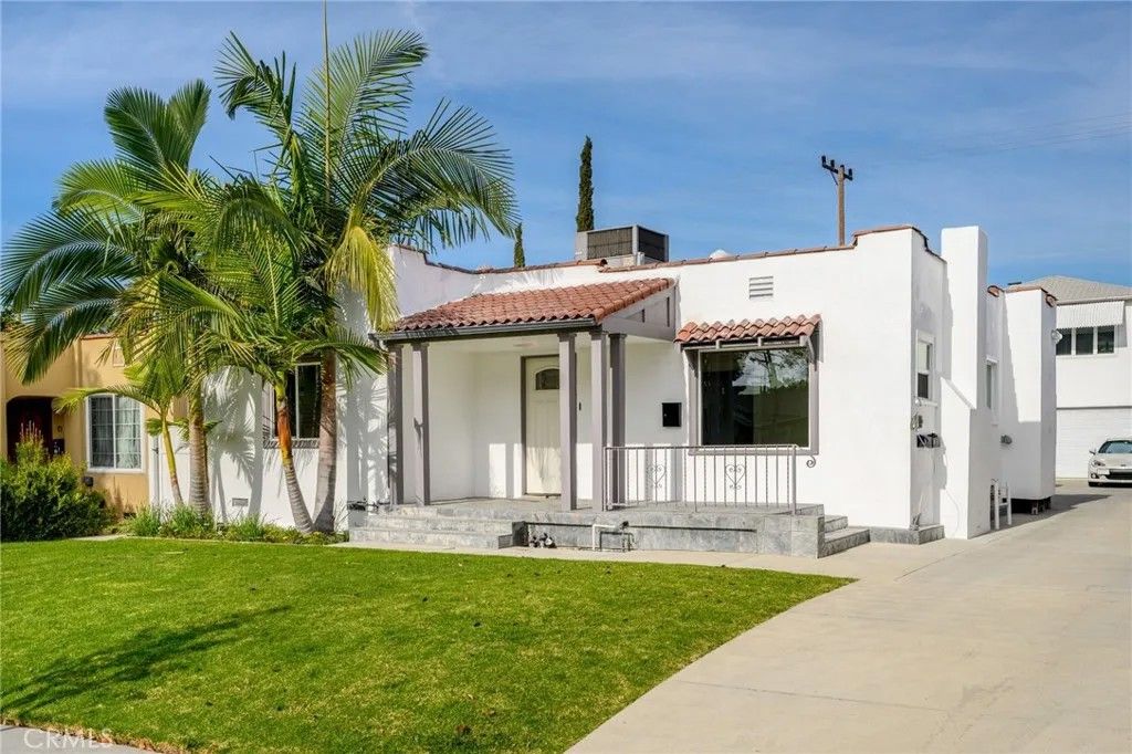 Photo of 525 W Wilson Avenue, Glendale, CA 91203 (MLS # GD25280409)