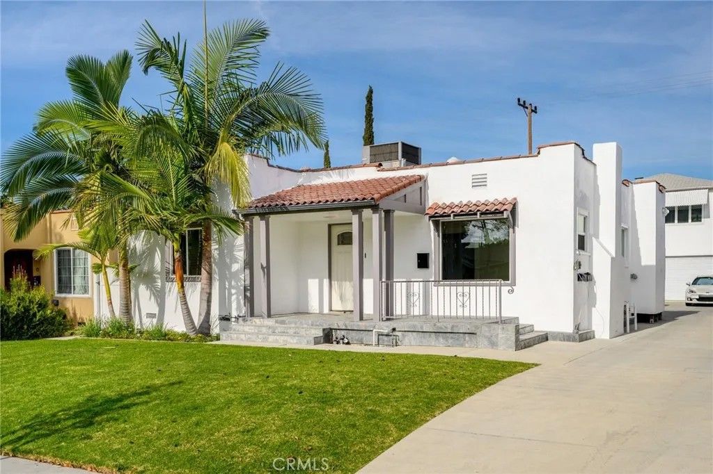 Photo of 525 W Wilson Avenue, Glendale, CA 91203 (MLS # GD25280409)