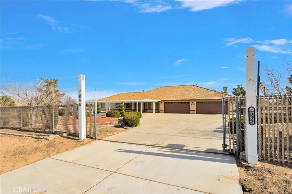 Photo of 7845 FUENTE Road, Oak Hills, CA 92344 (MLS # OC26012228)