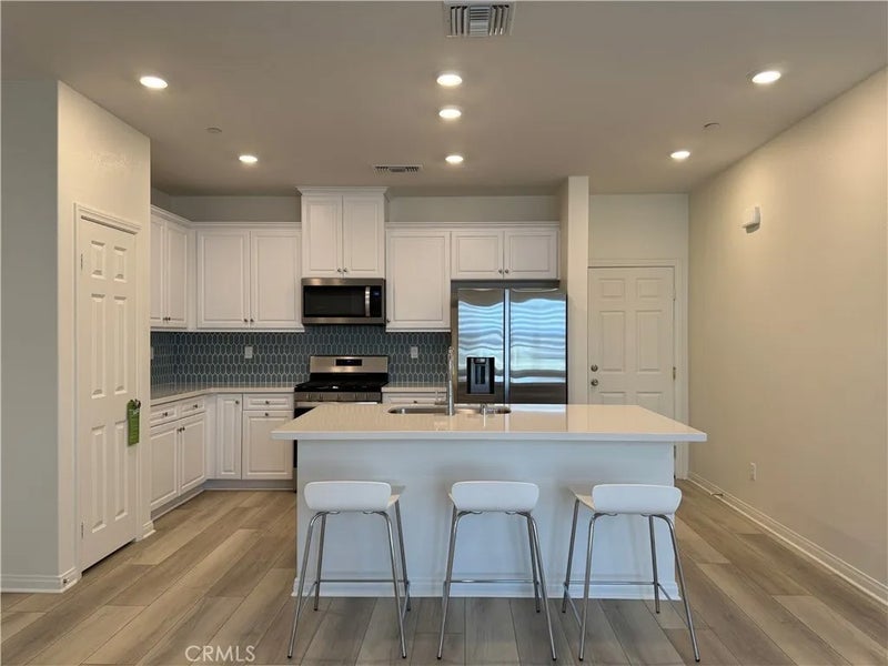 4258 S Laguna