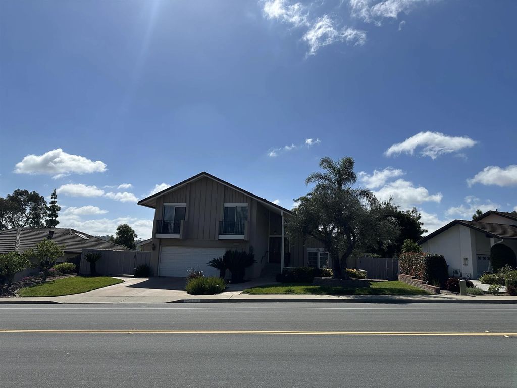 Photo of 12421 Greens East Rd, San Diego, CA 92128 (MLS # 260005548)