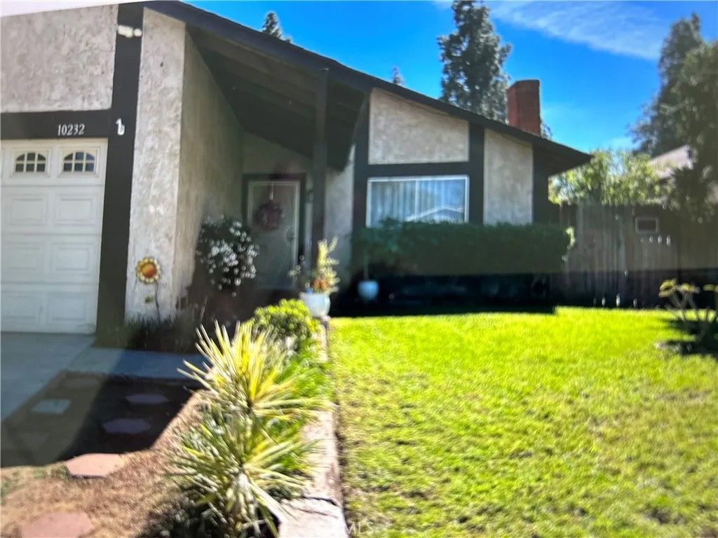 Photo of 10232 Tanforan Dr, Riverside, CA 92503 (MLS # MB26063098)