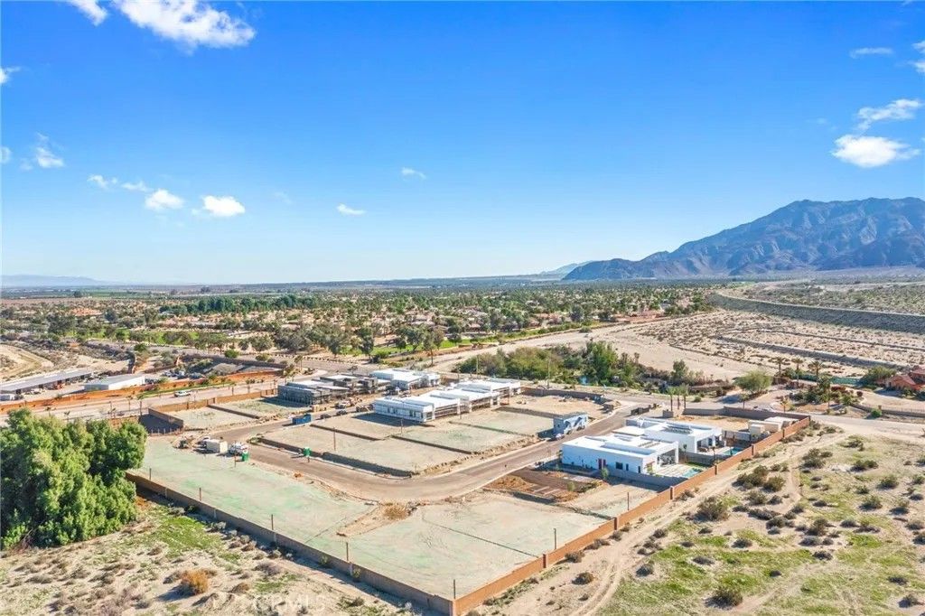 Photo of 80 Lineta Way, La Quinta, CA 92253 (MLS # IV26066172)