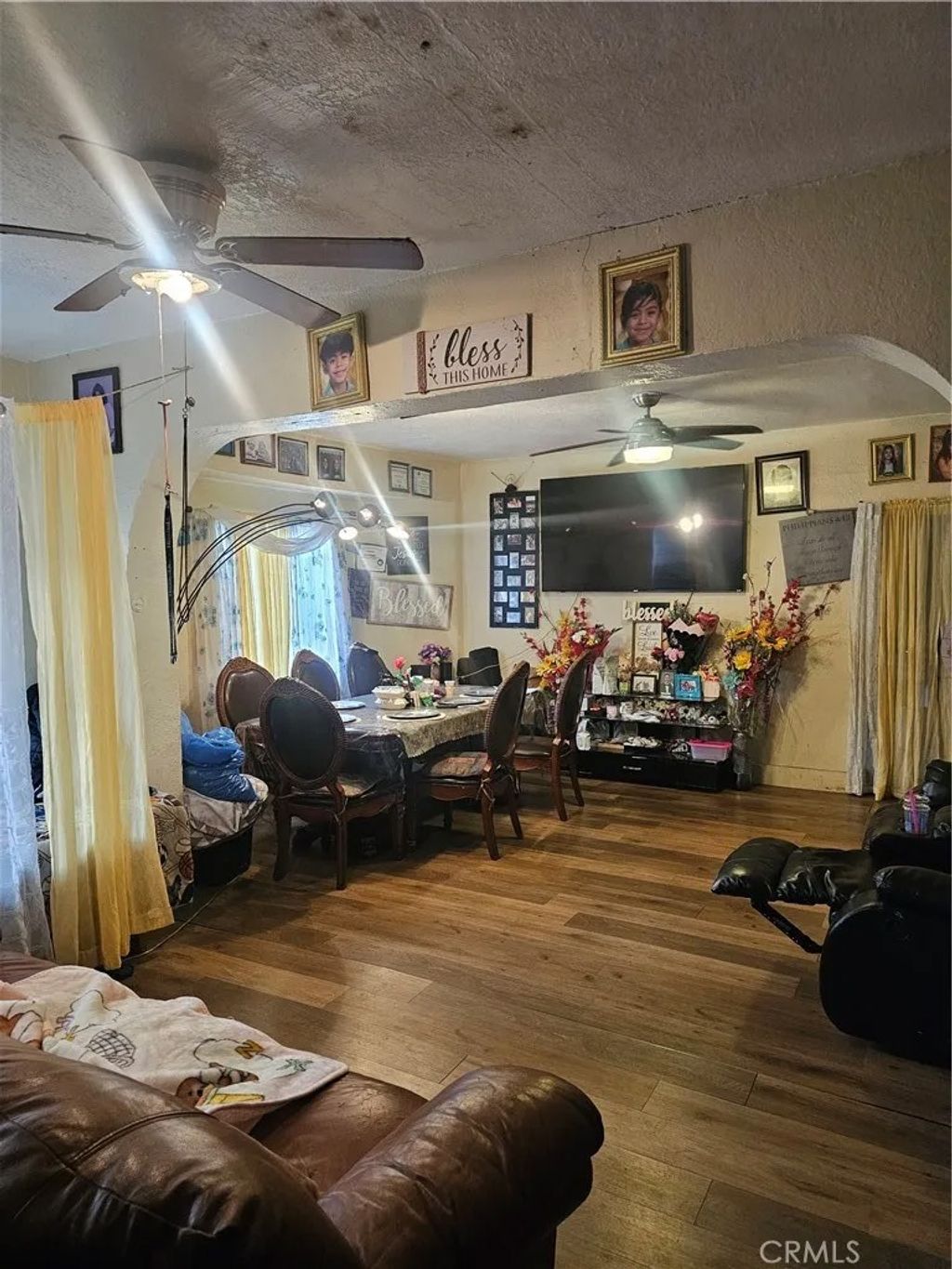 Photo of 227 W 47th Street, Los Angeles, CA 90037 (MLS # DW26043022)