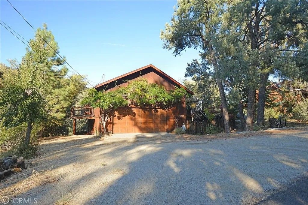 Photo of 15808 Zurich Way, Pine Mountain Club, CA 93222 (MLS # SR26095618)
