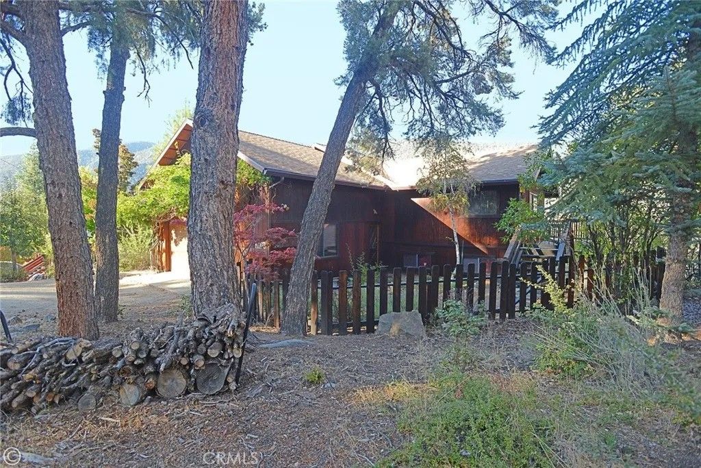Photo of 15808 Zurich Way, Pine Mountain Club, CA 93222 (MLS # SR26095618)