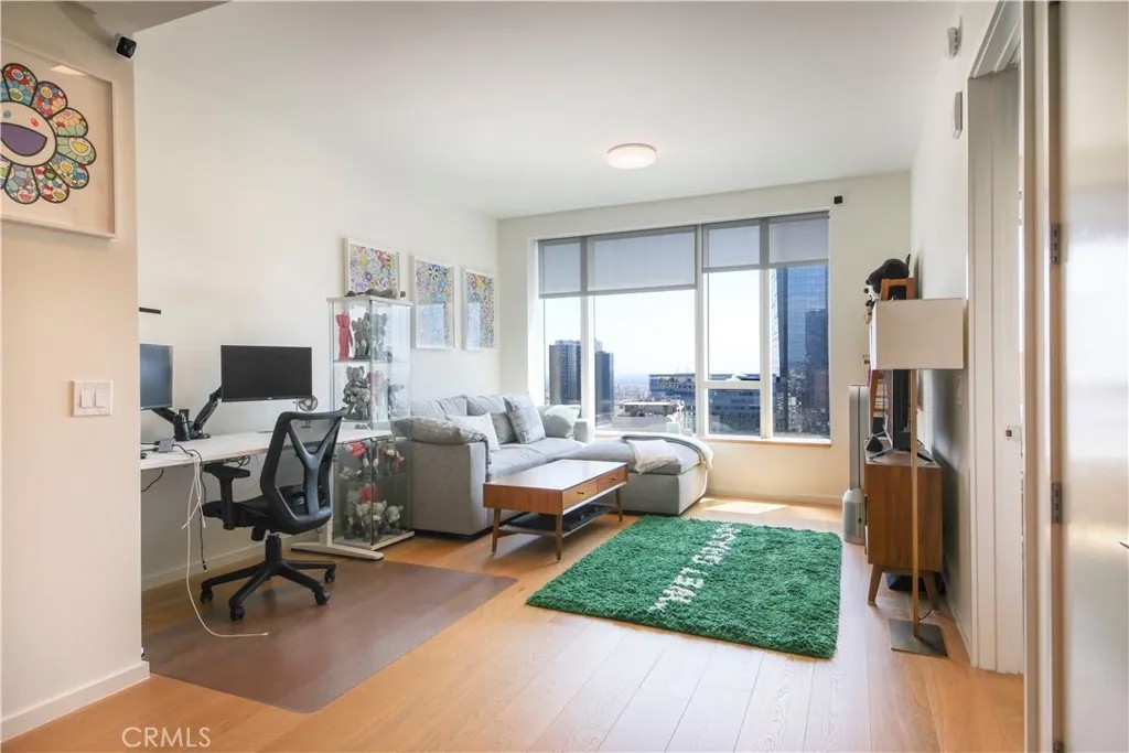 889 Francisco Street 2901