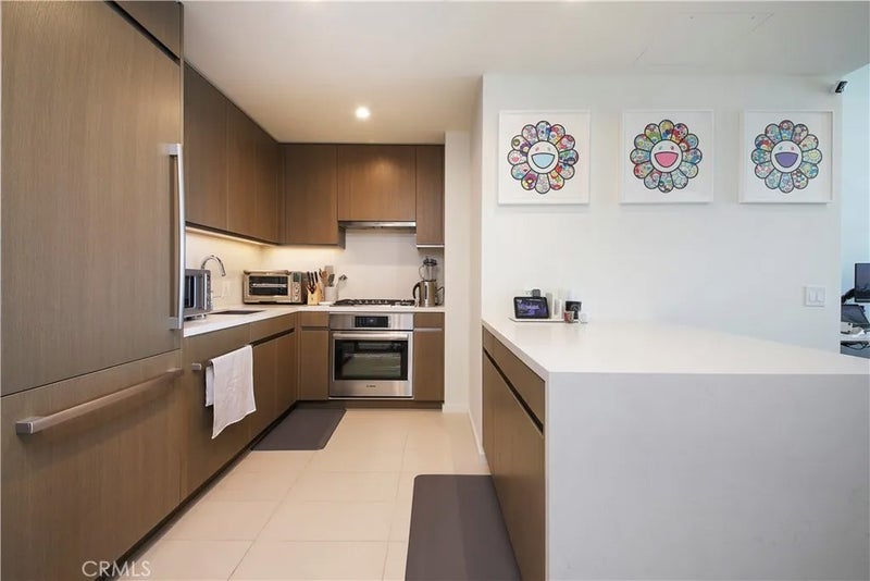 889 Francisco Street 2901