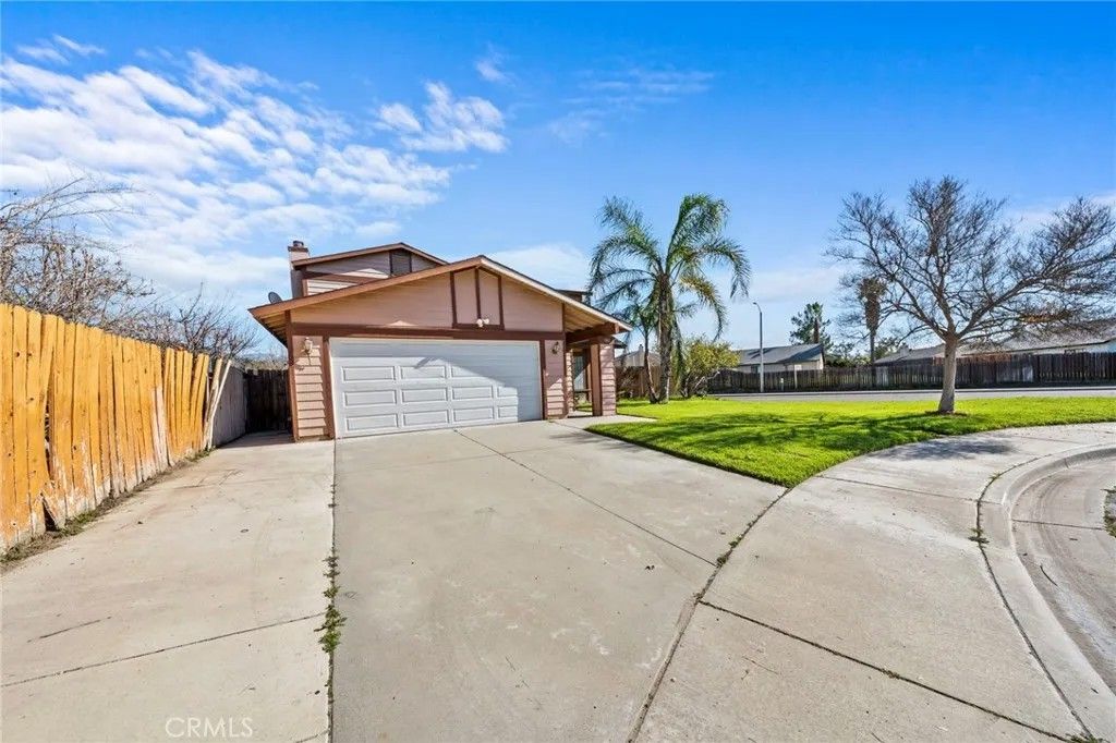 Photo of 580 Wimbledon Dr, San Jacinto, CA 92583 (MLS # CV25258621)