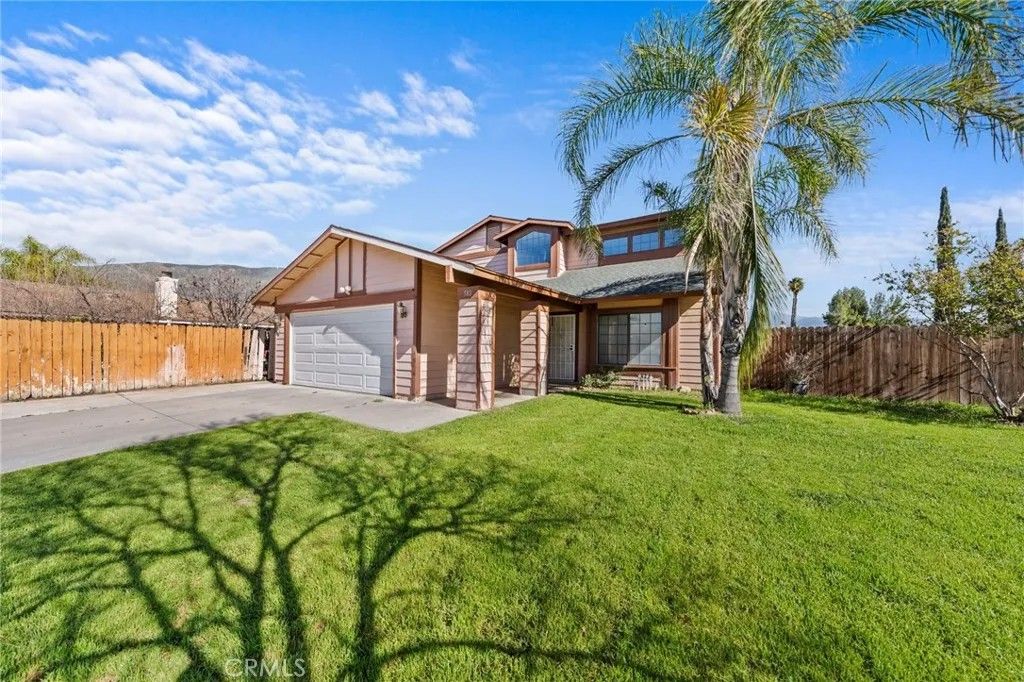 Photo of 580 Wimbledon Dr, San Jacinto, CA 92583 (MLS # CV25258621)