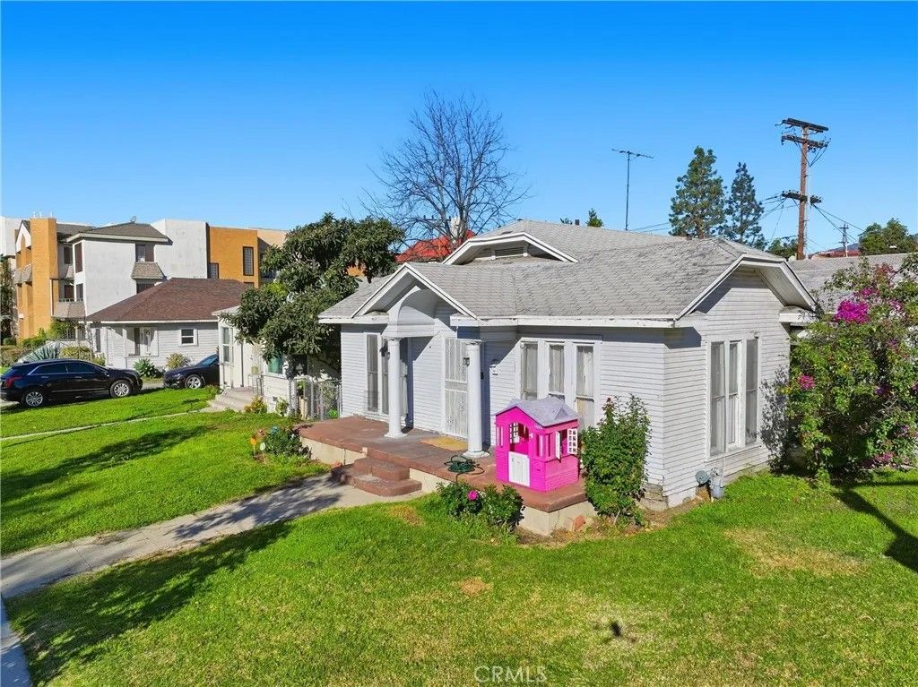 Photo of 401 Hawthorne St, Glendale, CA 91204 (MLS # OC26038147)