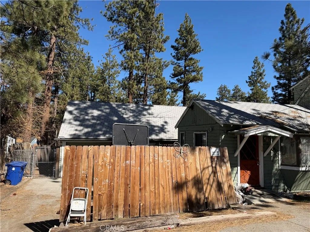 Photo of 221 E Big Bear Blvd, Big Bear Lake, CA 92314 (MLS # CV26053978)