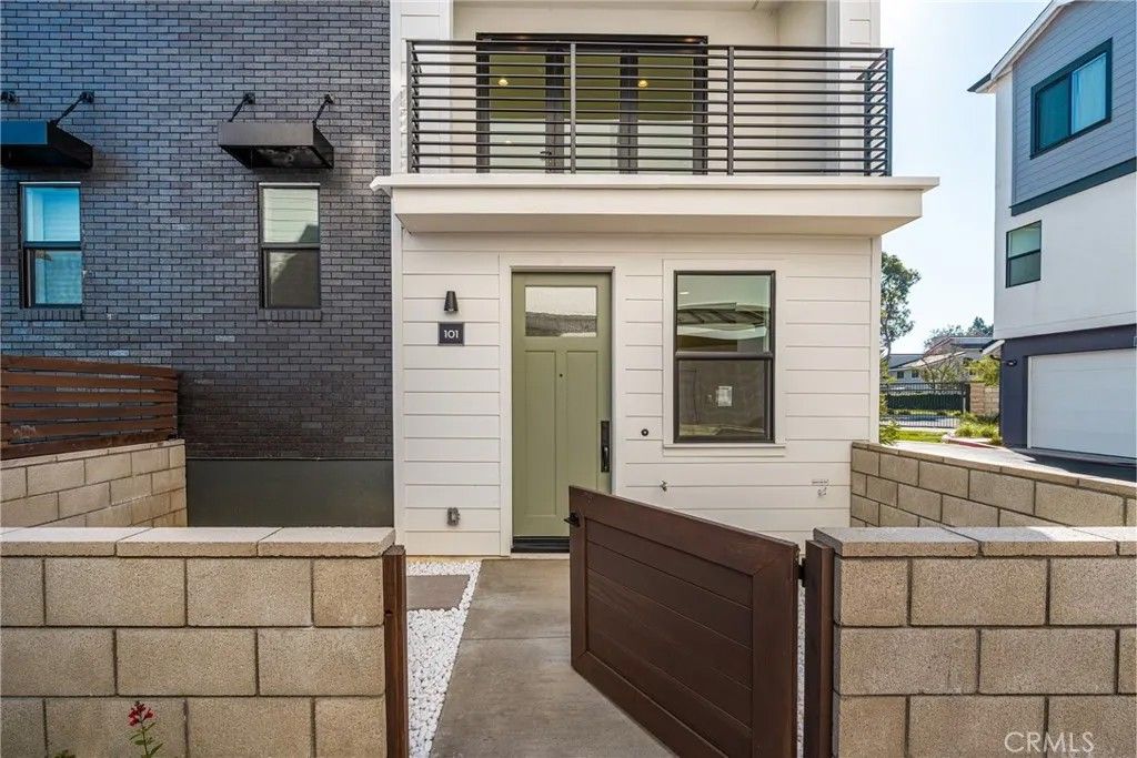 Photo of 19031 Main St #101 St, Huntington Beach, CA 92648 (MLS # NP26053846)