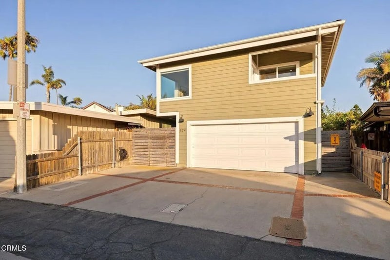 924 Woodstock Lane