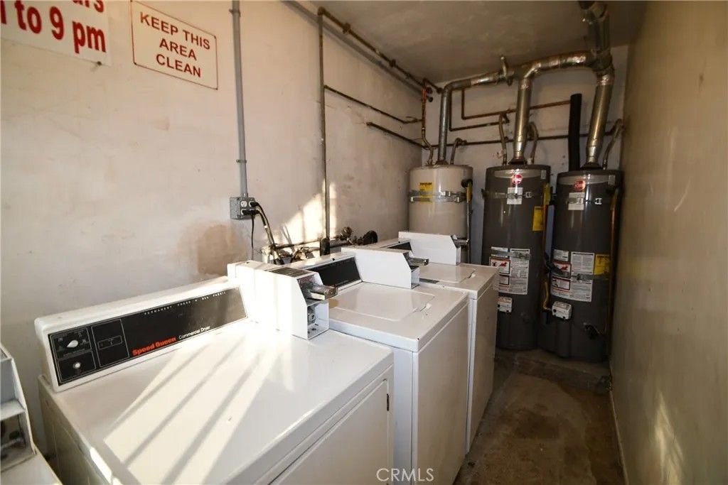 Photo of 222 N Locust St, Inglewood, CA 90301 (MLS # SB26017235)