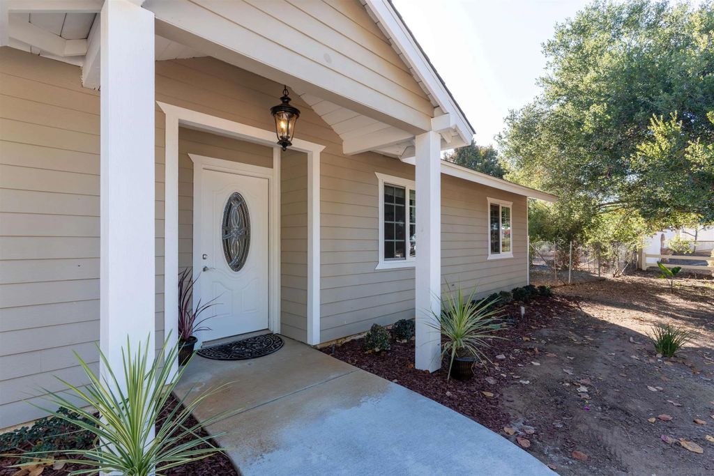 Photo of 3121 Alta Verde Dr, Fallbrook, CA 92028 (MLS # 250043657)