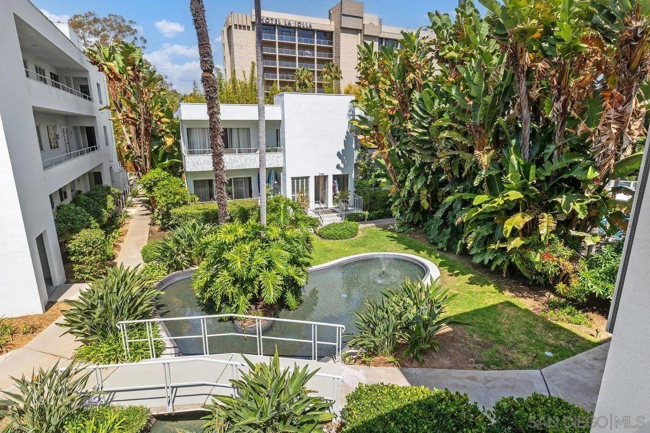 2368 Torrey Pines Road 66