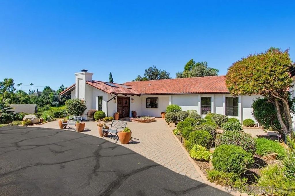 Photo of 2024 Grandview Rd, Vista, CA 92084 (MLS # 260005978)