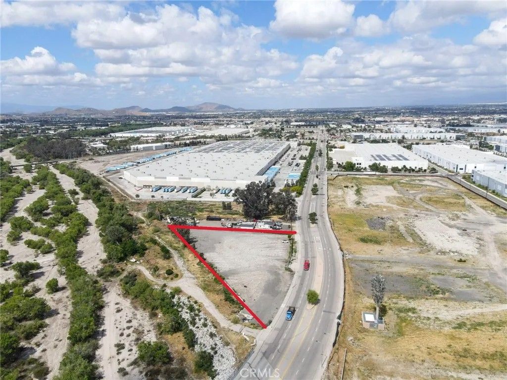 Photo of 787 E Orange Show, San Bernardino, CA 92408 (MLS # IV26104244)