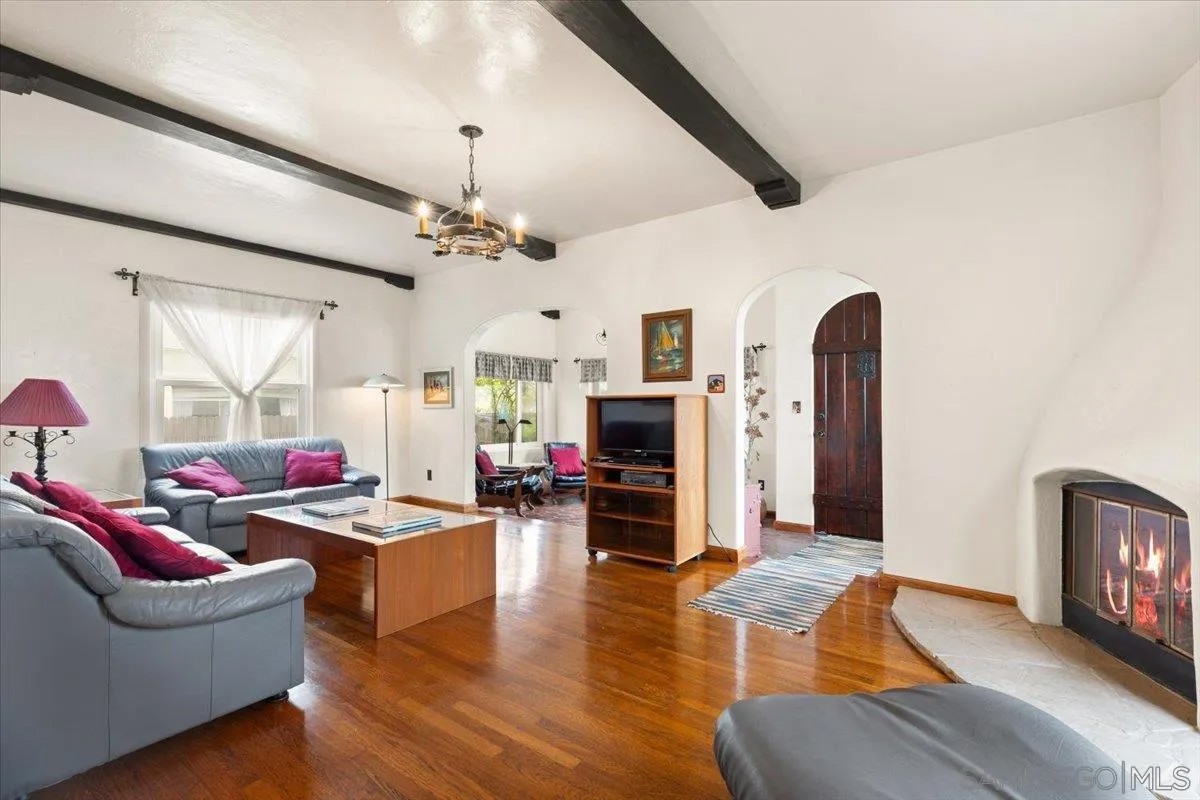 724 Ormond