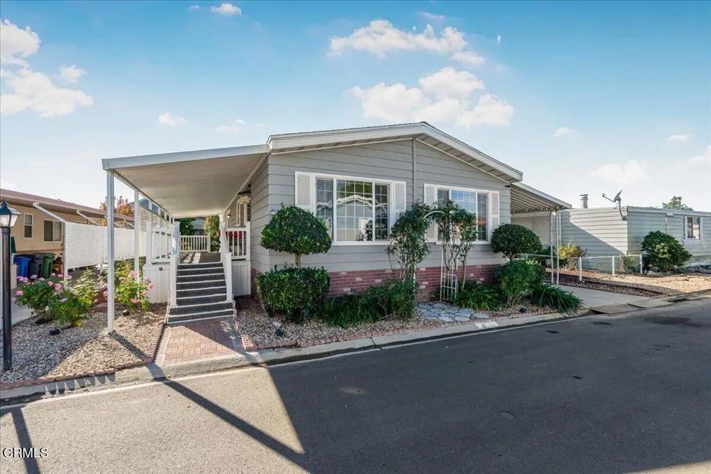 Photo of 15750 E Arroyo #172, Moorpark, CA 93021 (MLS # V1-33835)