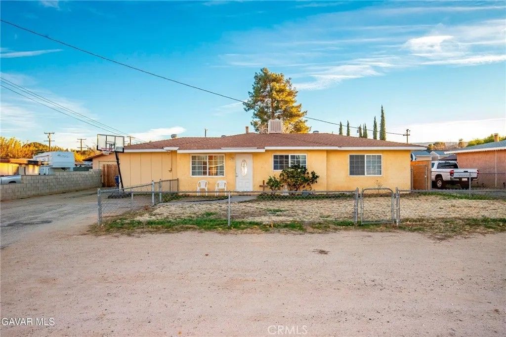 Photo of 4546 W Avenue L11, Lancaster, CA 93536 (MLS # SR25280491)