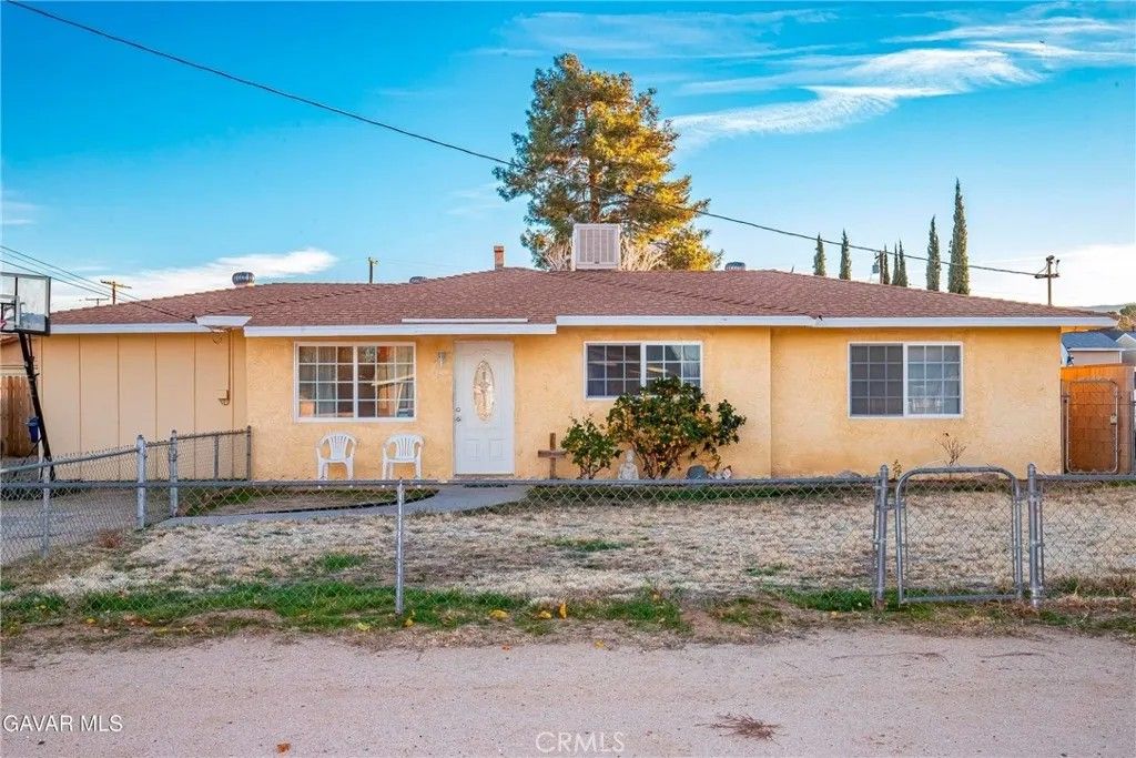 Photo of 4546 W Avenue L11, Lancaster, CA 93536 (MLS # SR25280491)