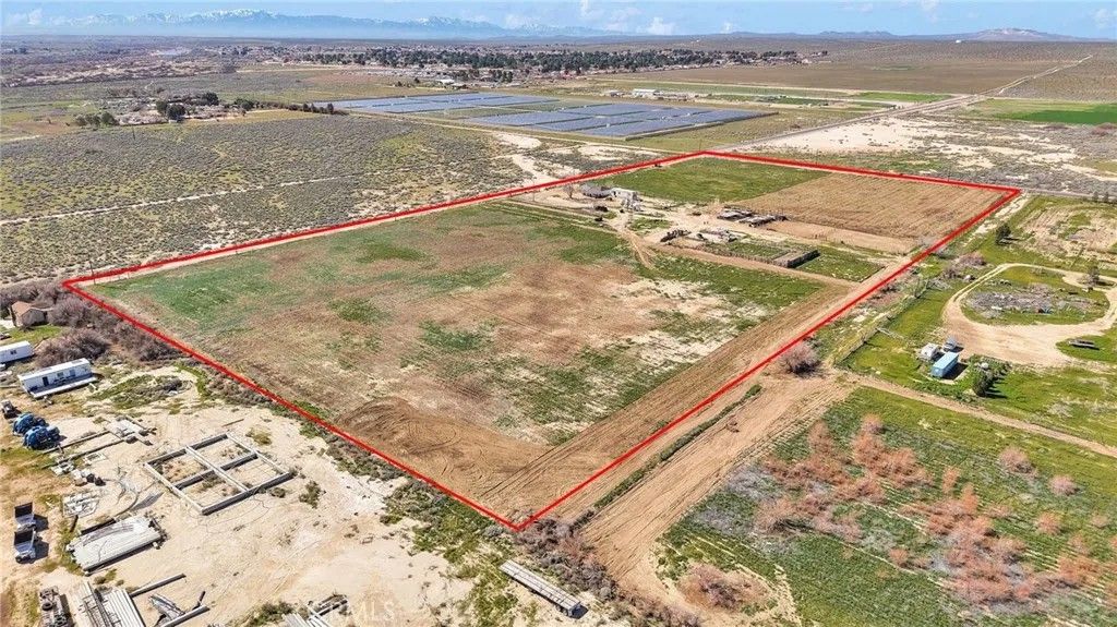 Photo of 28571 Wild Rd, Helendale, CA 92342 (MLS # DW26041604)