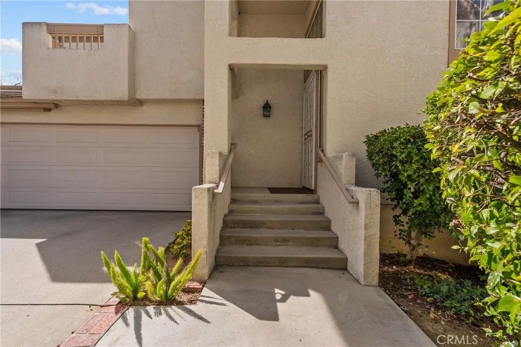 Photo of 24436 Hampton Drive #C, Valencia, CA 91355 (MLS # SR26041993)