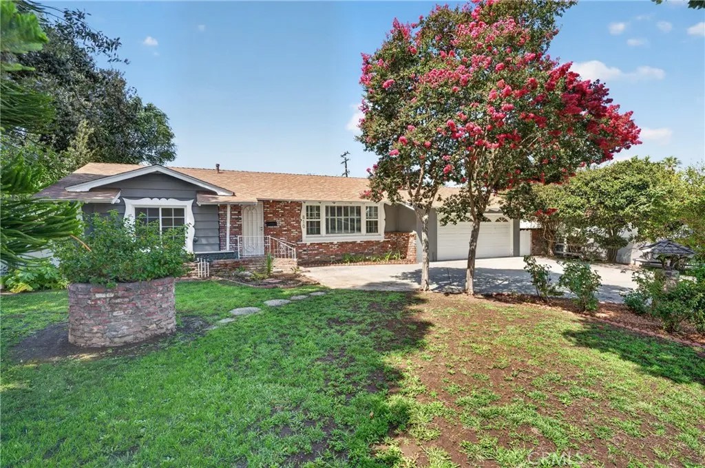 810 W Durness