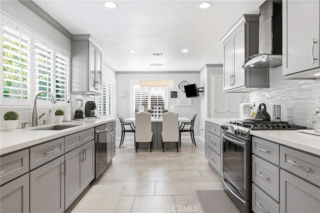 12220 Whitley