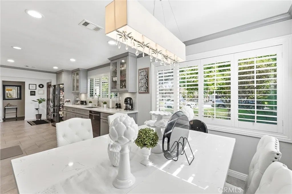12220 Whitley
