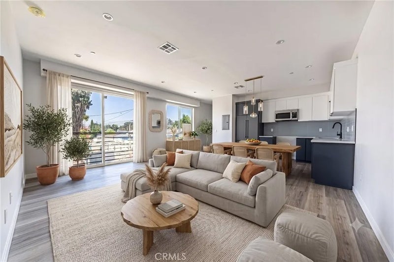 6700 Balboa