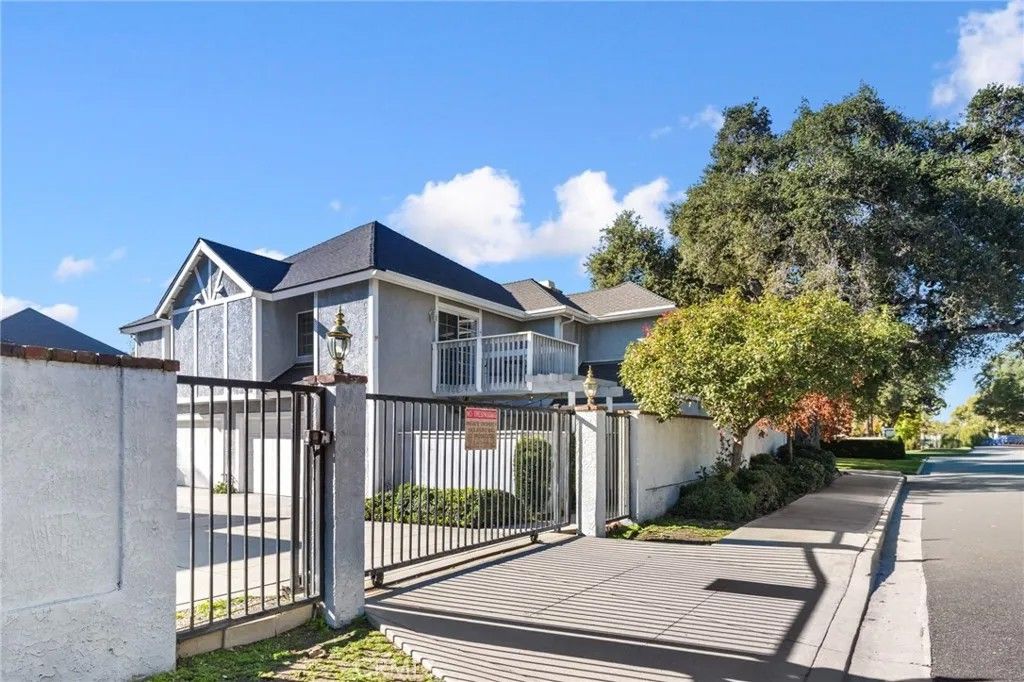 Photo of 121 N Mountain Avenue, Monrovia, CA 91016 (MLS # AR25268234)