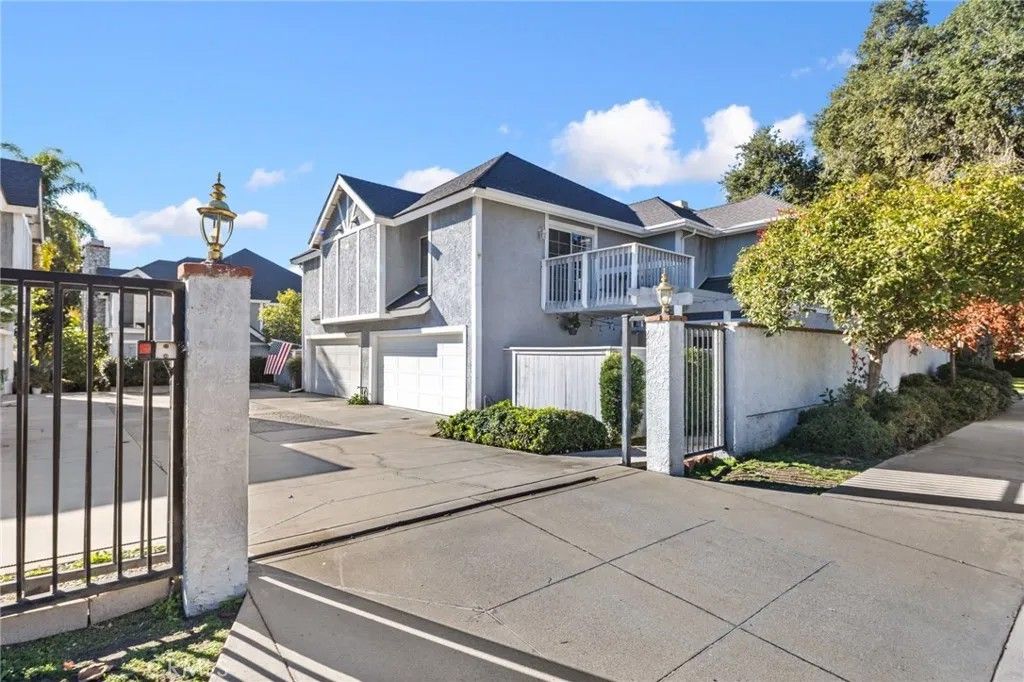 Photo of 121 N Mountain Avenue, Monrovia, CA 91016 (MLS # AR25268234)