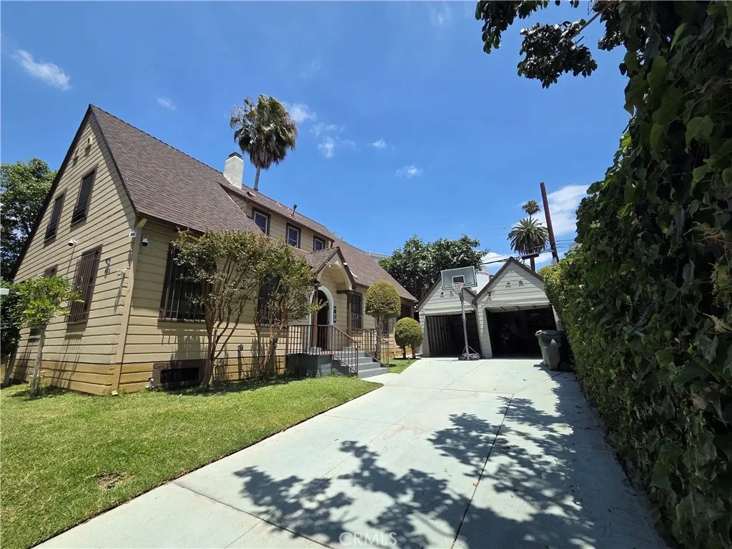 428 S Hoover. ST.