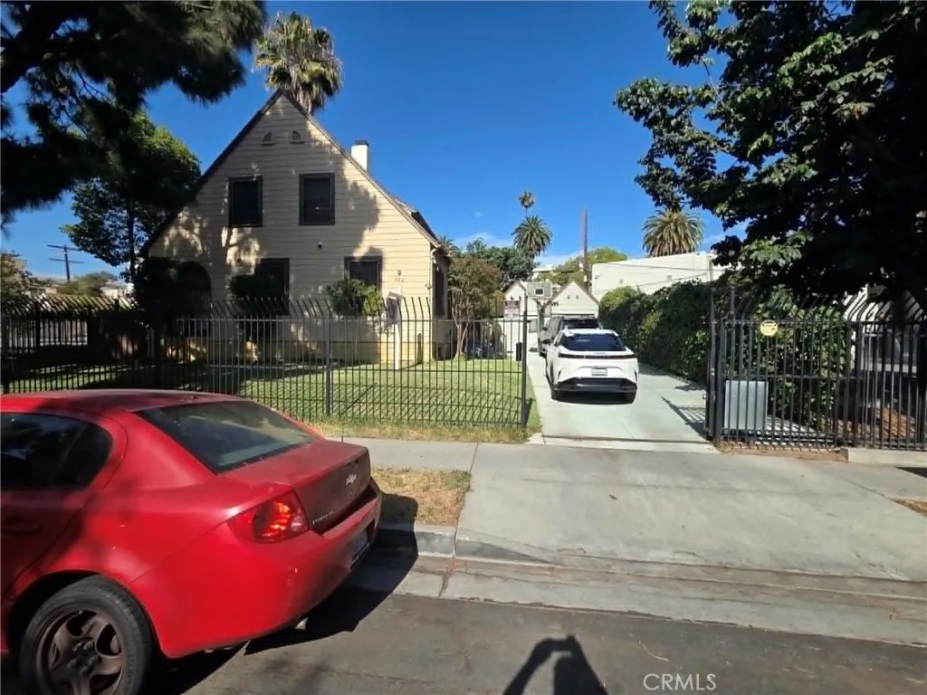 428 S Hoover. ST.