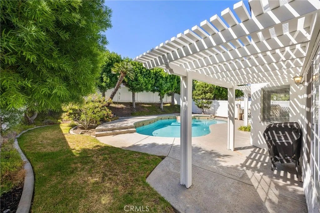 1228 Mayfair Drive